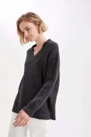 szary-luzny-sweter-szeroki-w-serek-prazki-klasyczny-oversize-defacto-xs