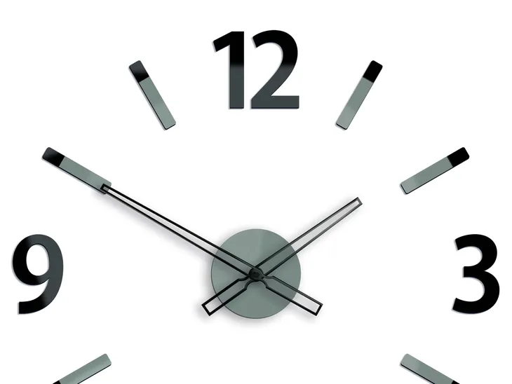 zegar-scienny-modernclock-srebrny-60cm-material-dominujacy-tworzywo-sztuczne