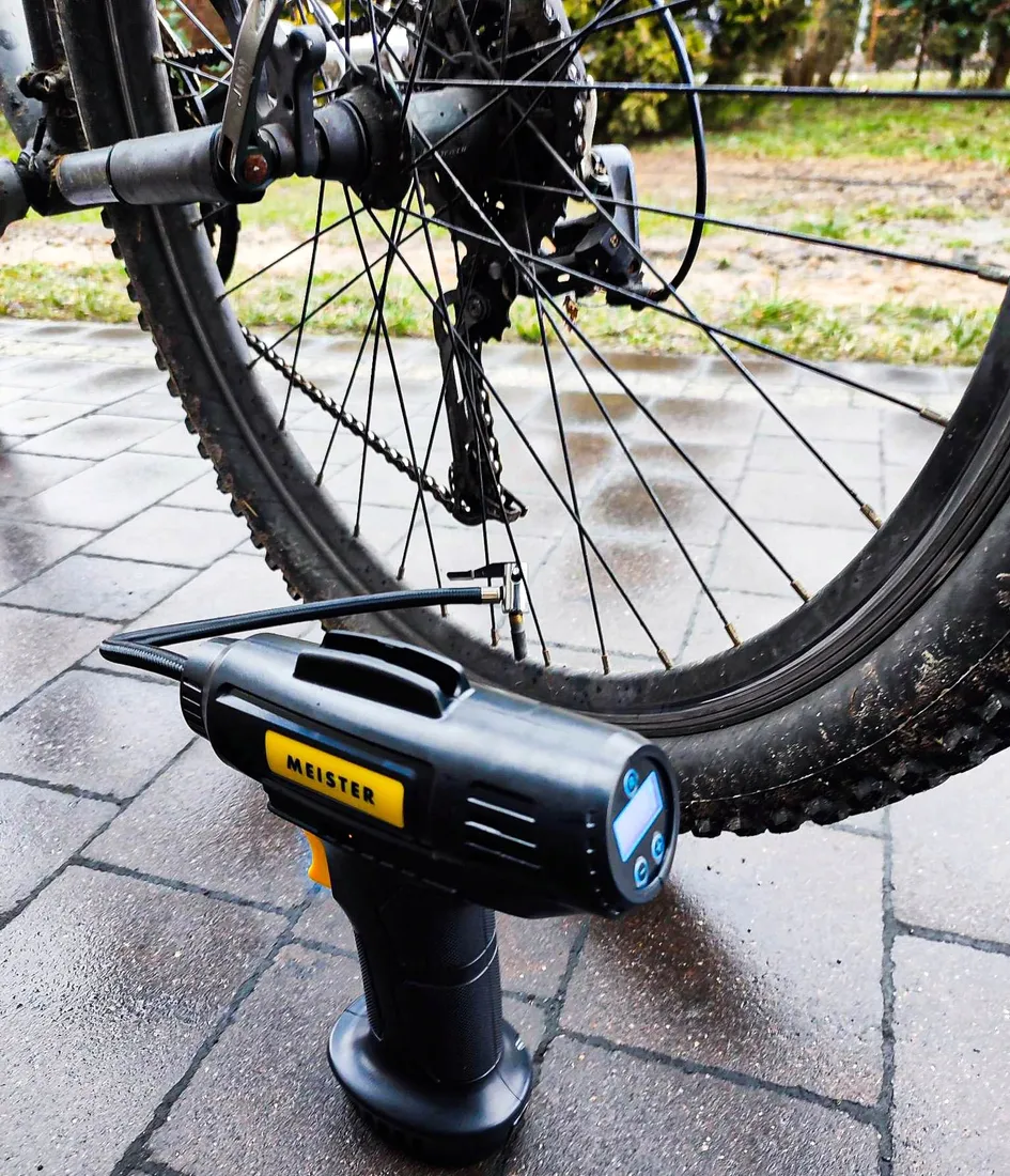 kompresor-samochodowy-rowerowy-sprezarka-pompka