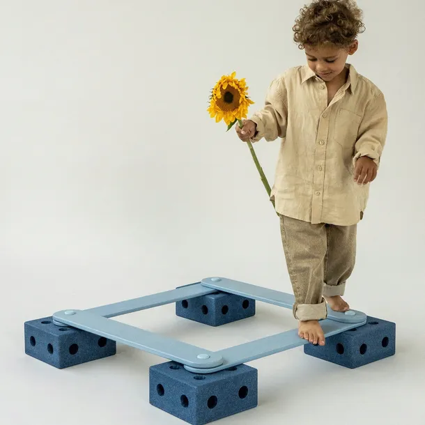 modu-balance-track-deep-blue-sky-blue-bohater-brak