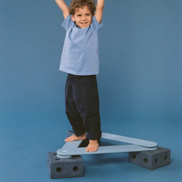 modu-balance-track-deep-blue-sky-blue-wiek-dziecka-9-m