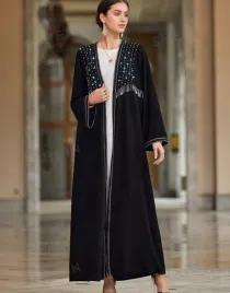 czarna-narzutka-maxi-dlugi-rekaw-prosta-fredzle-dzety-cyrkonie