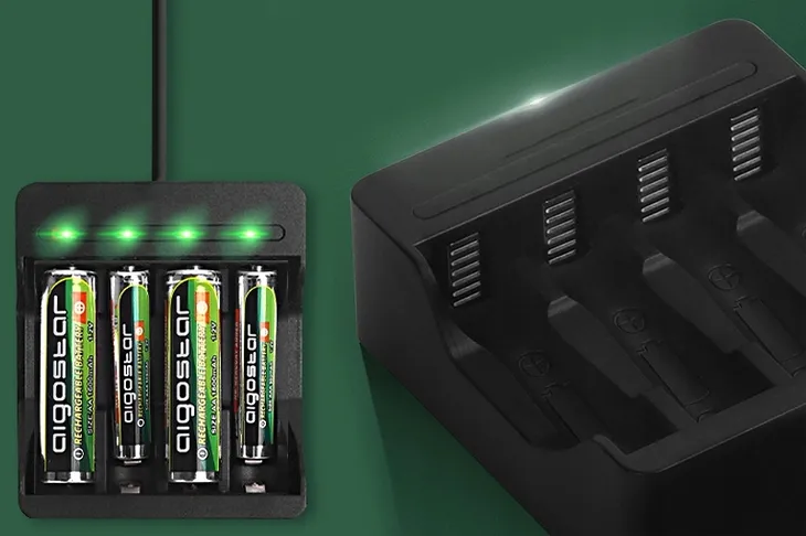 ladowarka-decorya-4x-4-aa-aaa-liczba-akumulatorow-ladowanych-jednoczesnie-4