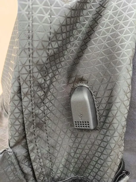 plecak-turystyczny-z-usb-marka-bez-marki