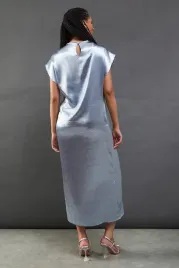 maxi-sukienka-tuba-metaliczna-lsniaca-krotki-rekaw-wyciecie-warehouse-38