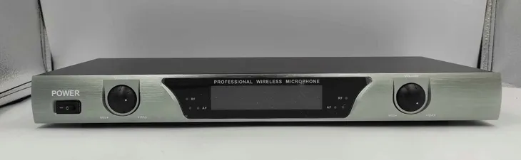 bezprzewodowy-system-mikrofonow-uhf-model-uhf