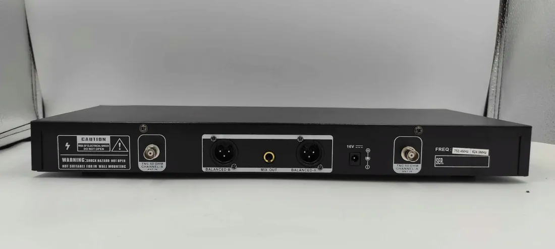 bezprzewodowy-system-mikrofonow-uhf