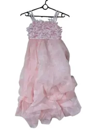 sukienka-dziewczeca-na-ramiaczkach-rozowa