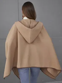 brazowy-plaszcz-narzutka-luzna-z-kapturem-kieszenie-asymetryczna