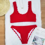 dwuczesciowe-prazkowane-bikini-z-wycieciami-kolor-czerwony
