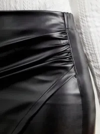 komplet-elegancki-bluzka-biala-tekstura-spodnica-ekoskora-czern-shein-164