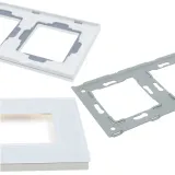 ramka-potrojna-avtelectro-bialy-kolor-bialy