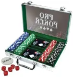 zestaw-do-gry-w-pokera-poker-pro-200-zetonow-glinianych-2-talie-tactic-nazwa-pro-poker-200-zetonow-w-aluminiowej-walizce