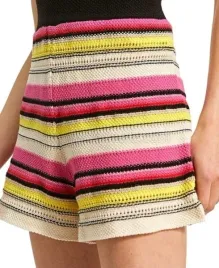 wielokolorowe-dzianinowe-krotkie-spodenki-w-paski-stradivarius-s