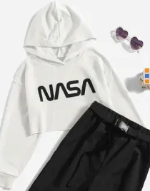 biala-krotka-bluza-dlugi-rekaw-z-kapturem-nadruk-napis-shein-140