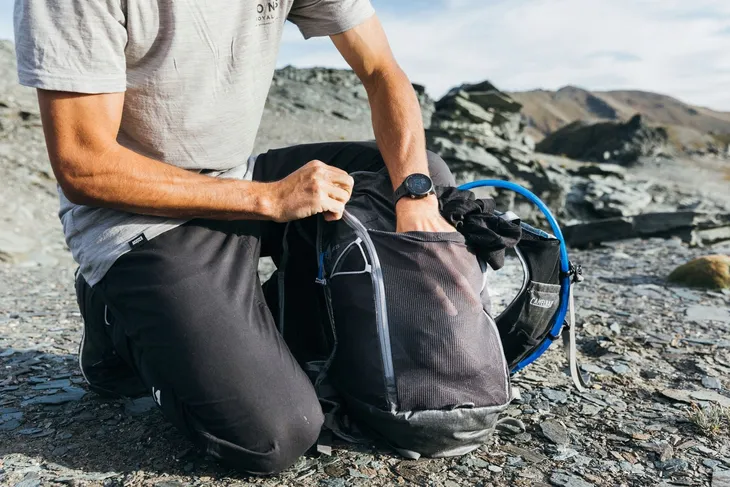 plecak-rowerowy-damski-z-buklakiem-camelbak-women-s-lobo-9l-czarny-glebokosc-produktu-20-cm