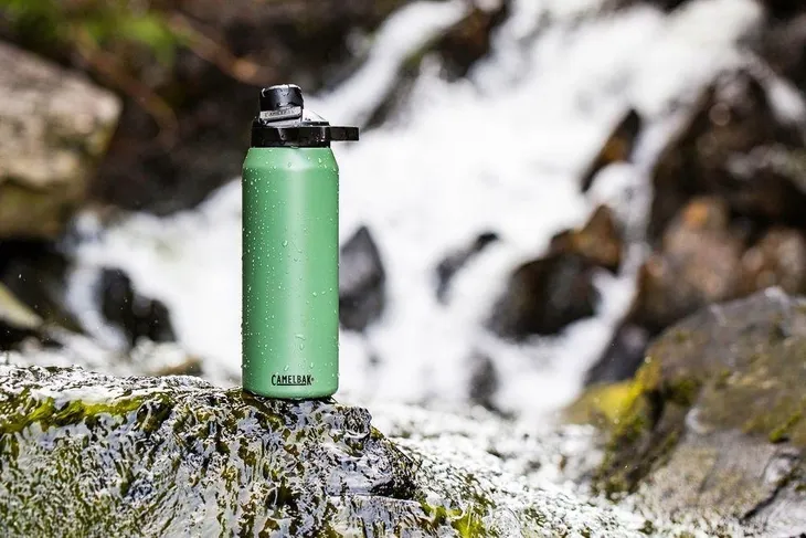 bidon-camelbak-1000-ml-niebieski-waga-490-g