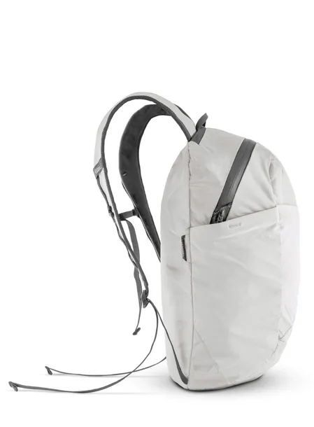 plecak-ultralekki-matador-refraction-packable-backpack-16l-arctic-white-model-refraction-packable-backpack-16-l