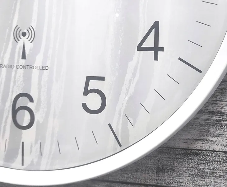 zegar-scienny-jvd-bialy-33cm-zasilanie-baterie