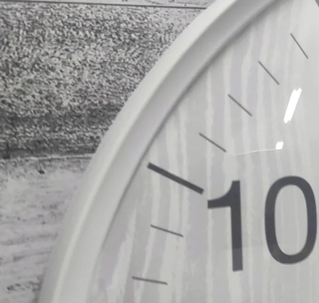 zegar-scienny-jvd-bialy-33cm-material-dominujacy-tworzywo-sztuczne