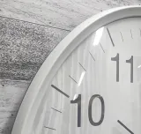 zegar-scienny-jvd-bialy-33cm-tarcza-analogowa