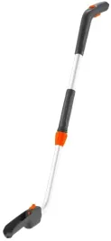 trzonek-teleskopowy-z-kolami-gardena-09859-20
