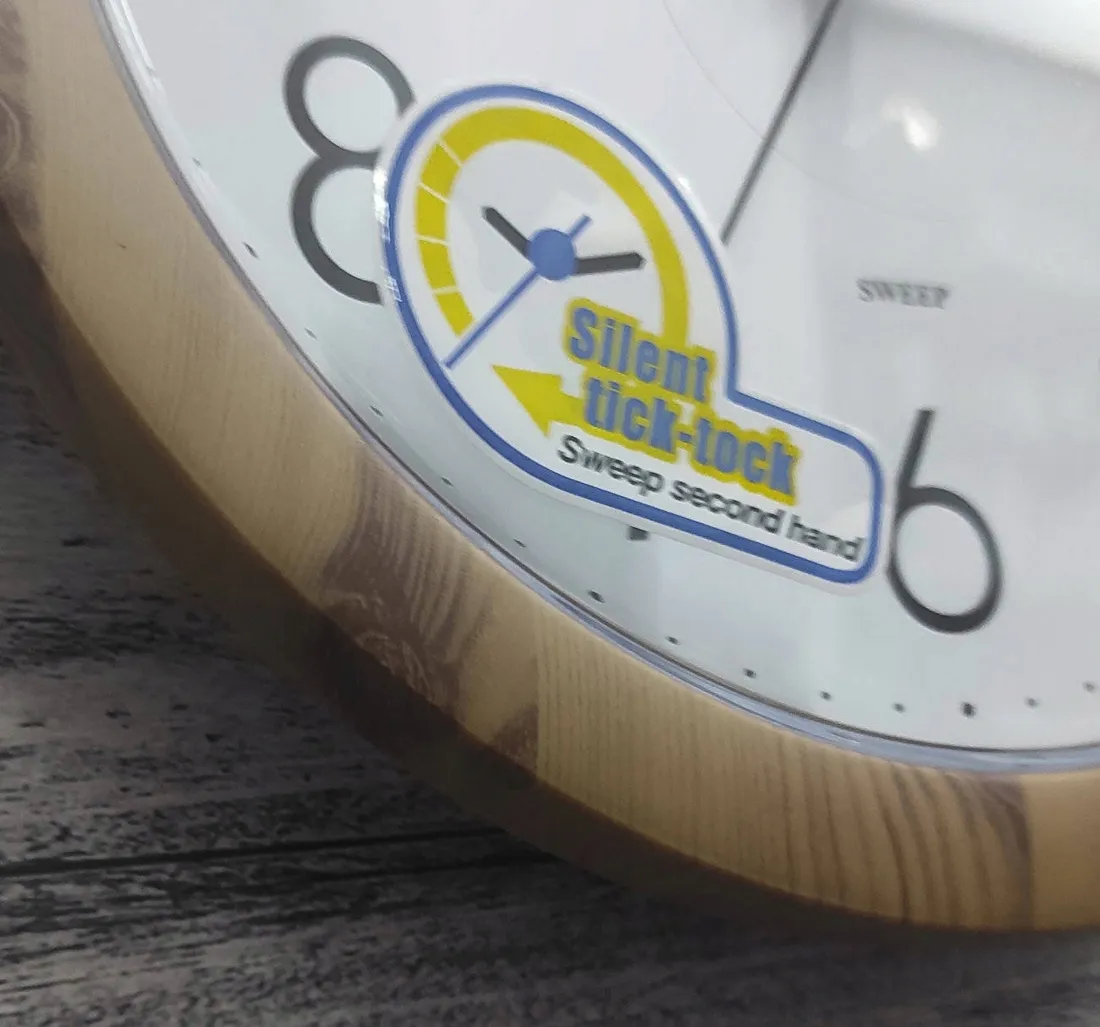 zegar-scienny-jvd-brazowy-25cm-linia-okragly-zegar-do-kuchni-pokoju