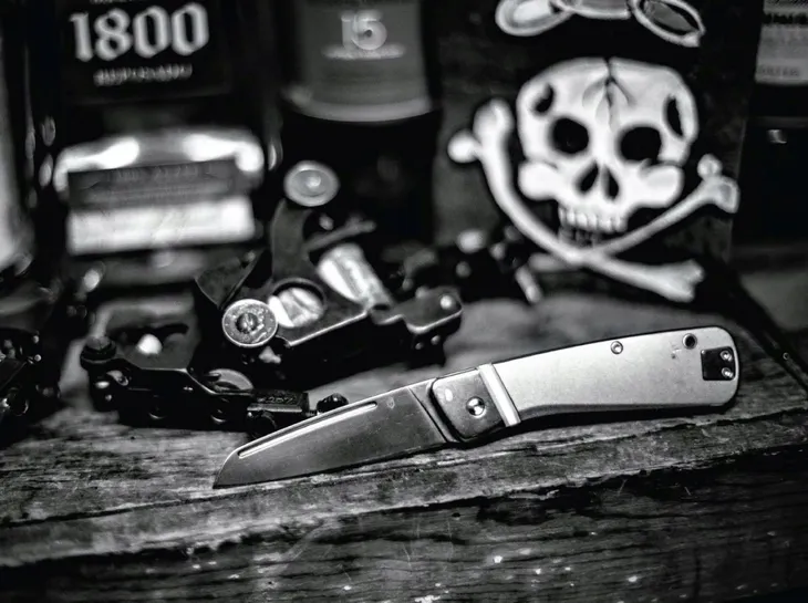 noz-turystyczny-gerber-material-glowni-stal