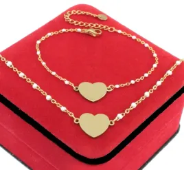 komplet-bizuterii-stal-chirurgiczna-biale-koraliki-serduszko-kolor-zloty