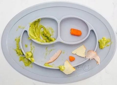 silikonowy-talerzyk-z-podkladka-maly-2w1-mini-mat-pastelowa-szarosc-ezpz-marka-ezpz