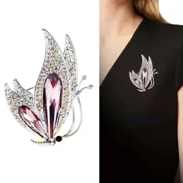 broszka-kolor-srebrna-rozowa-motyl-motylek-cyrkonie-elegancka-44x33mm
