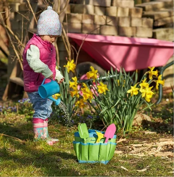 narzedzia-ogrodowe-dla-dzieci-zestaw-torba-z-akcesoriami-i-konewka-goki-bohater-brak