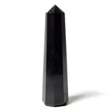 obelisk-z-czarnego-turmalinu-material-wykonania-kamien