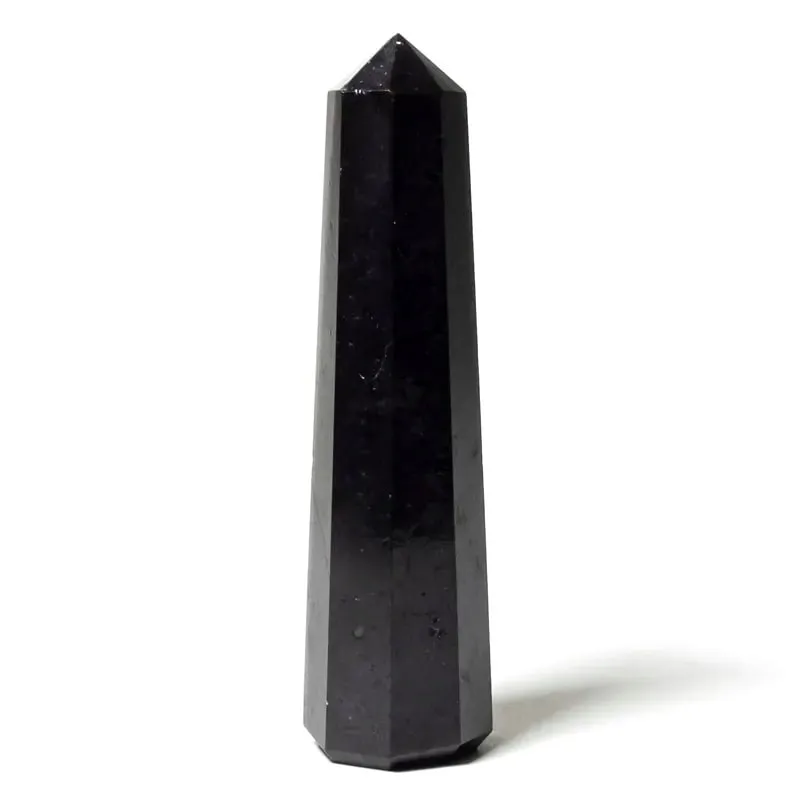 obelisk-z-czarnego-turmalinu