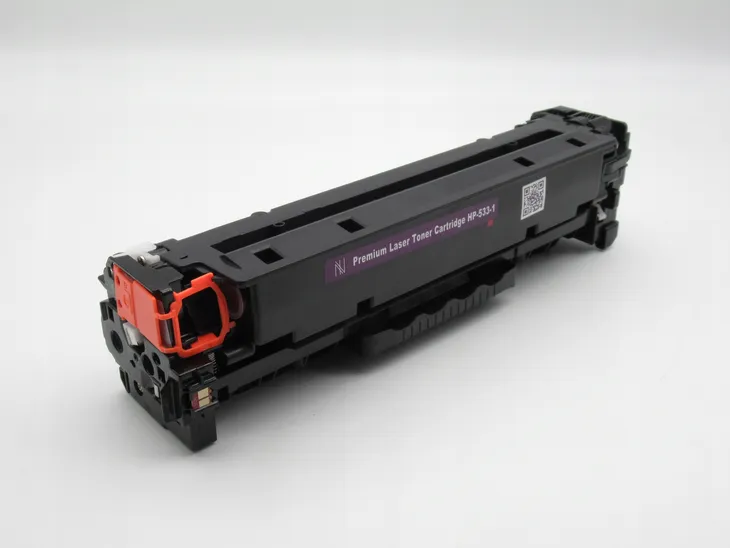 cc533a-304a-xl-toner-do-drukarki-hp-cp-2024-cp-2025-cm2320nf-cm2320dn-kolor-czerwony-magenta-waga-z-opakowaniem-0-9-kg