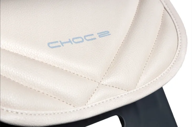 muuvo-choc-2-obrotowe-krzeselko-do-karmienia-beige-wiek-dziecka-6-m