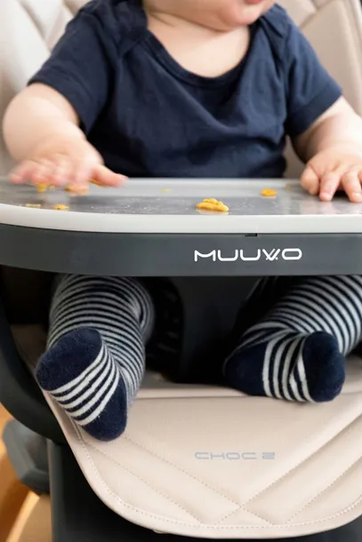 muuvo-choc-2-obrotowe-krzeselko-do-karmienia-beige-dodatkowe-informacje-pasy-bezpieczenstwa