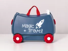 walizka-dziecieca-jezdzaca-podrozna-na-kolkach-magic-travel-space