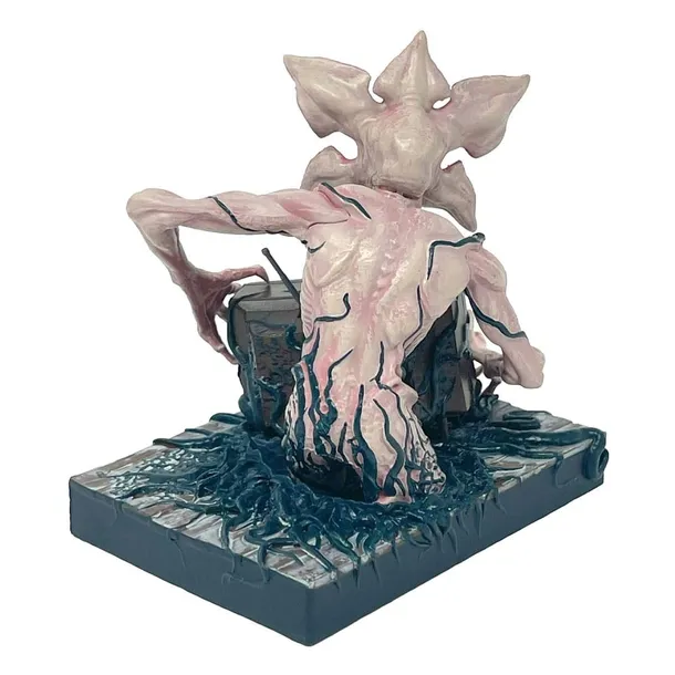 stranger-things-netflix-and-chill-gift-box-plec-chlopcy