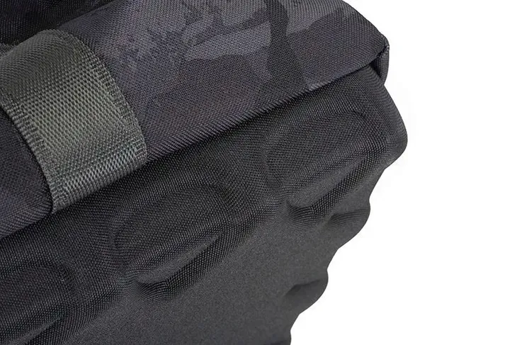 fox-rage-torba-wedkarska-voyager-camo-m-waga-z-opakowaniem-2-kg