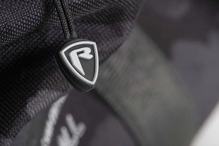 fox-rage-torba-wedkarska-voyager-camo-m-glebokosc-krotszy-bok-28-cm