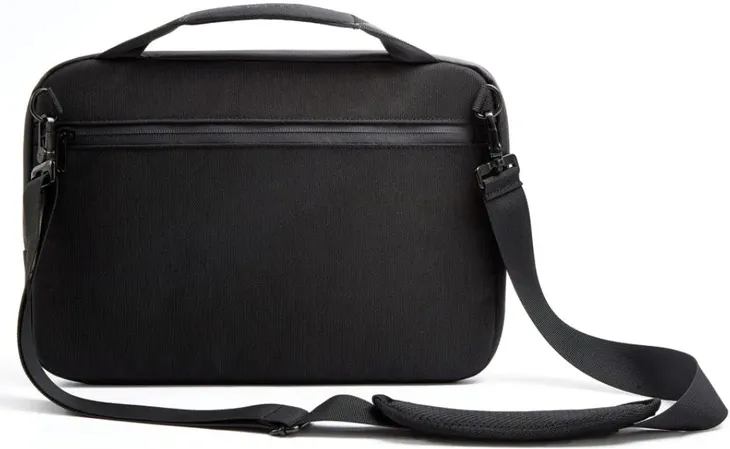 torba-na-laptopa-16-xd-design-black-plec-produkt-uniseks
