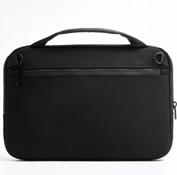 torba-na-laptopa-16-xd-design-black-plec-produkt-uniseks-stan-nowy