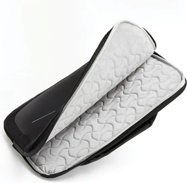 torba-na-laptopa-16-xd-design-black-kolor-czarny-plec-produkt-uniseks-stan-nowy