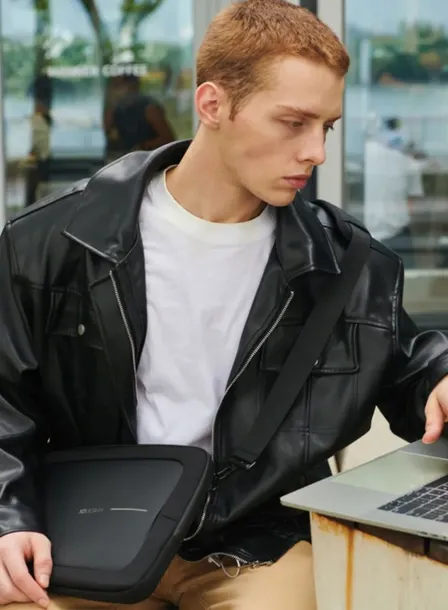 torba-na-laptopa-16-xd-design-black-stan-nowy-plec-produkt-uniseks
