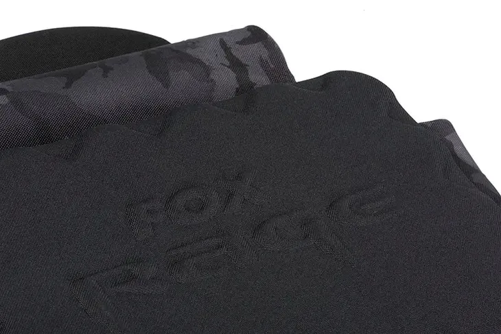 torba-fox-rage-voyager-camo-medium-carryall-z-pudelkami-szerokosc-dluzszy-bok-39-cm