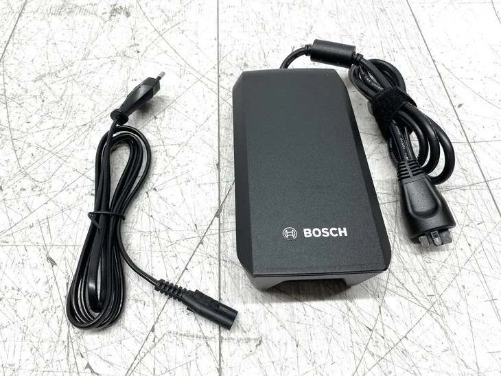 ladowarka-do-akumulatorow-bosch-e-bike-active-performance-4a-275007909-waga-z-opakowaniem-1-kg