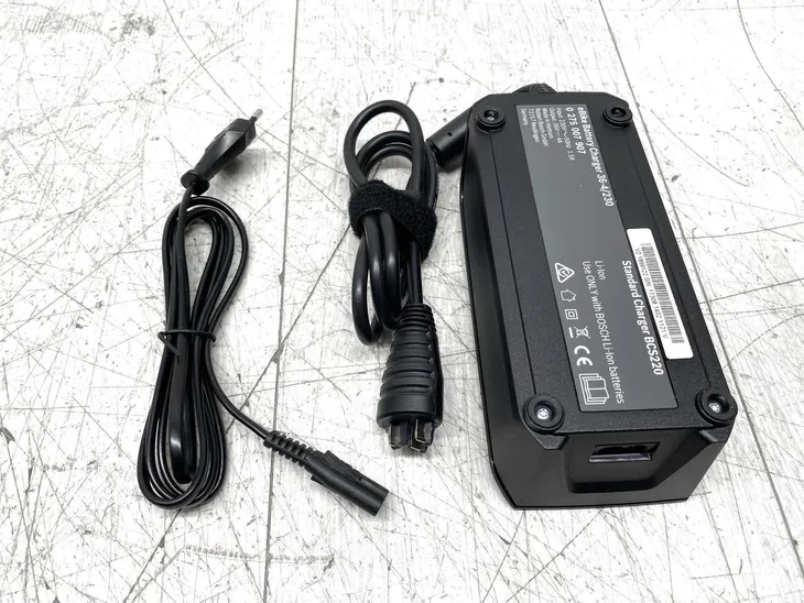 ladowarka-do-akumulatorow-bosch-e-bike-active-performance-4a-275007909-stan-opakowania-uszkodzone