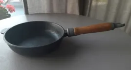 patelnia-tradycyjna-le-creuset-26-cm-zeliwna