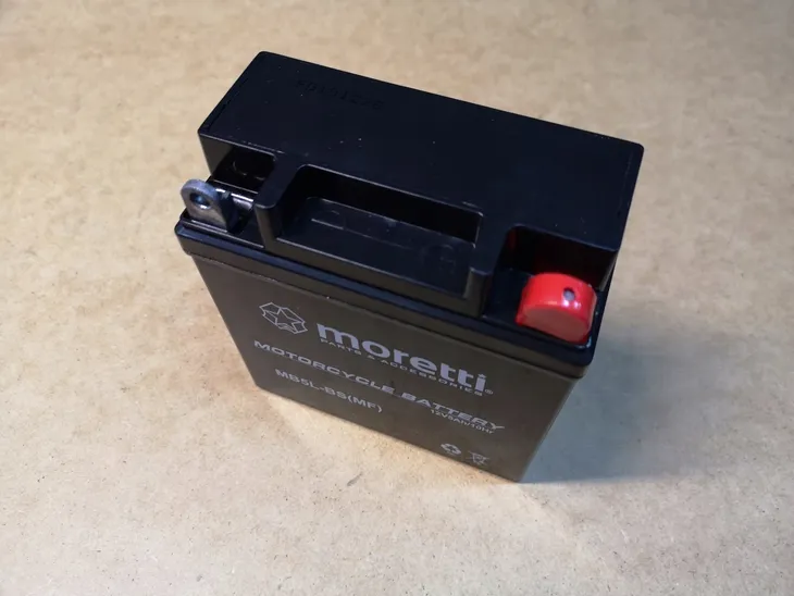akumulator-moretti-mb5l-bs-prad-rozruchowy-en-65-a